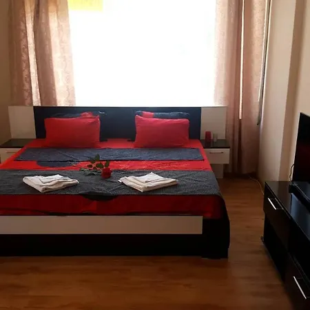Family Solar Хотел *
