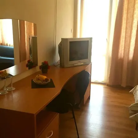Family Solar Хотел *